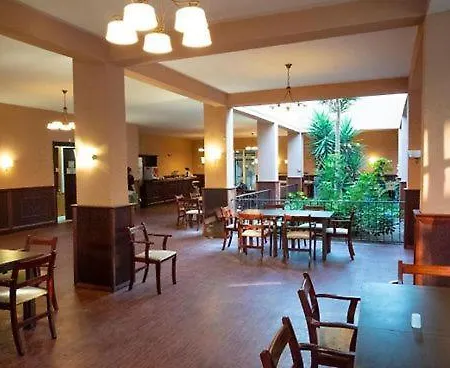 Oasis Park - New Managment Готель 3*