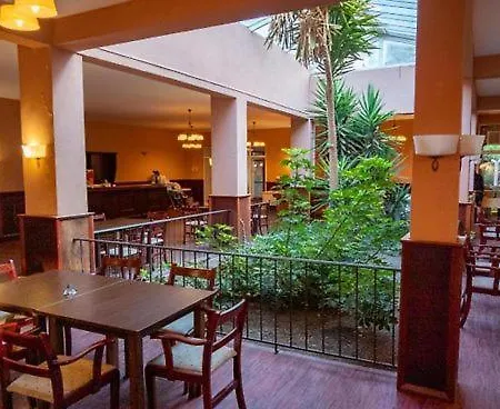 Готель Oasis Park - New Managment 3*