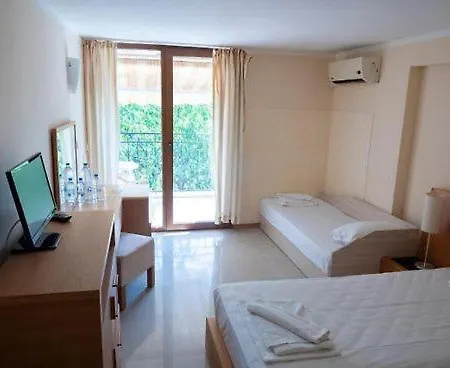 Готель Oasis Park - New Managment 3*