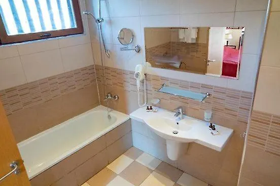 Oasis Park - New Managment